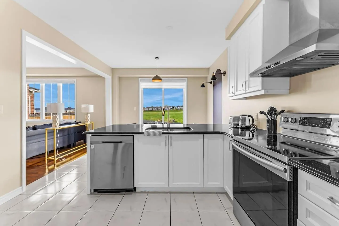Spacious Family Getaway Near Nature & Dining Cambridge Canada